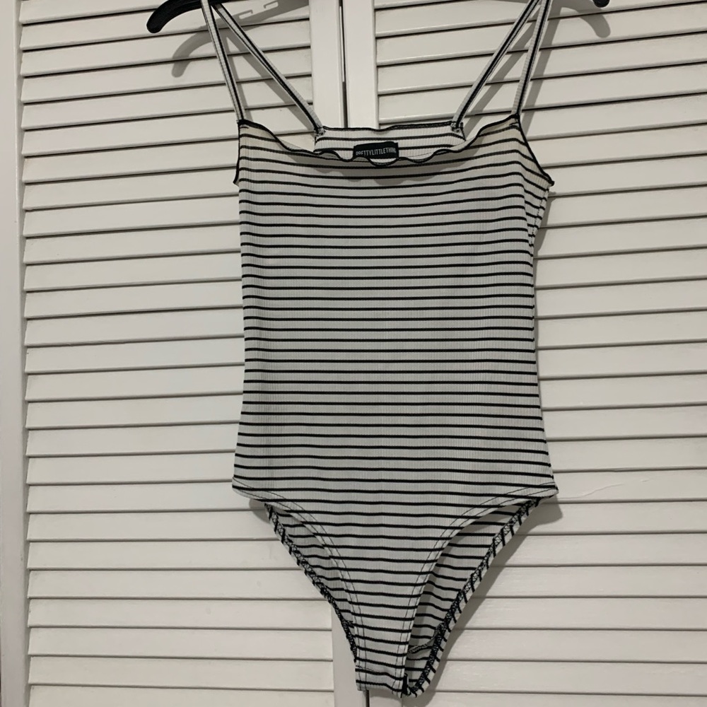 Pretty Little Thing Bodysuit Size M